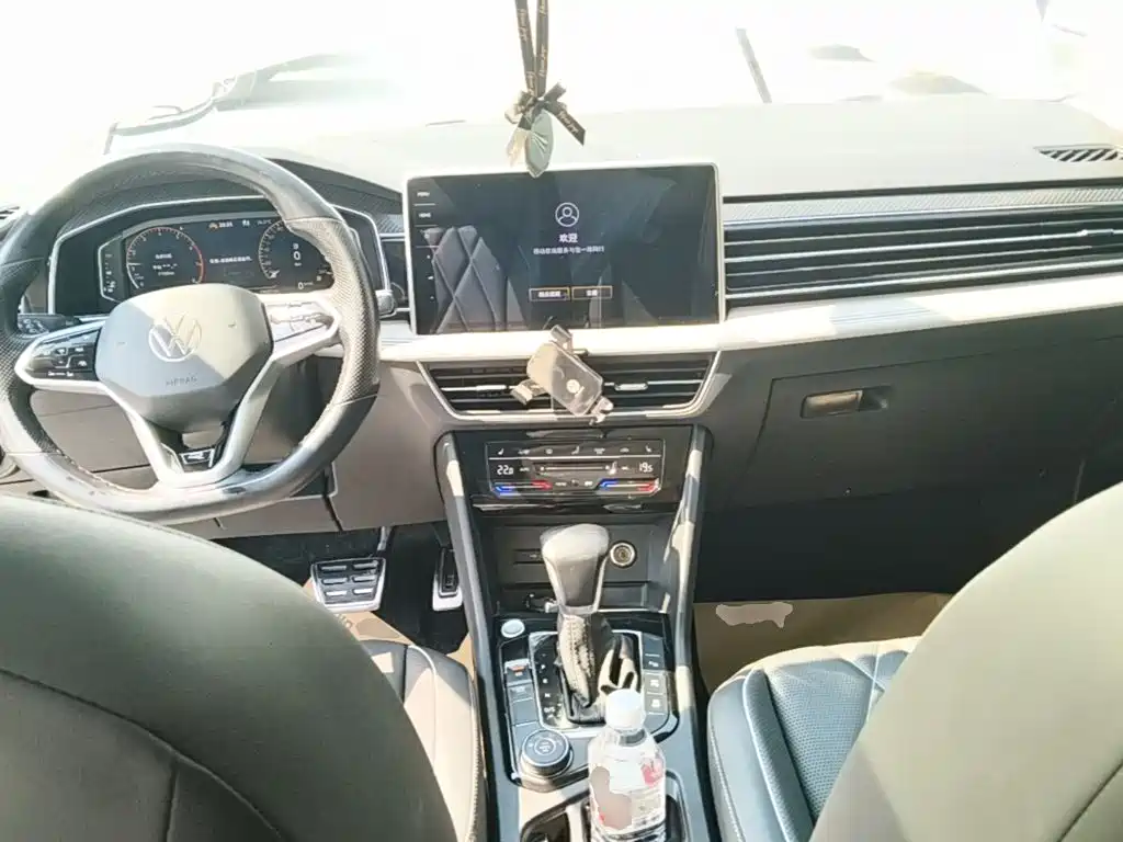 صورة 10 - Volkswagen Tiguan L
