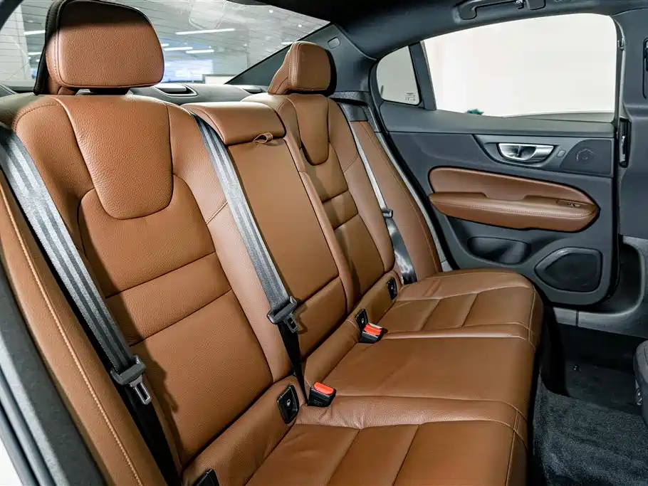 Фото 22 - Volvo S60