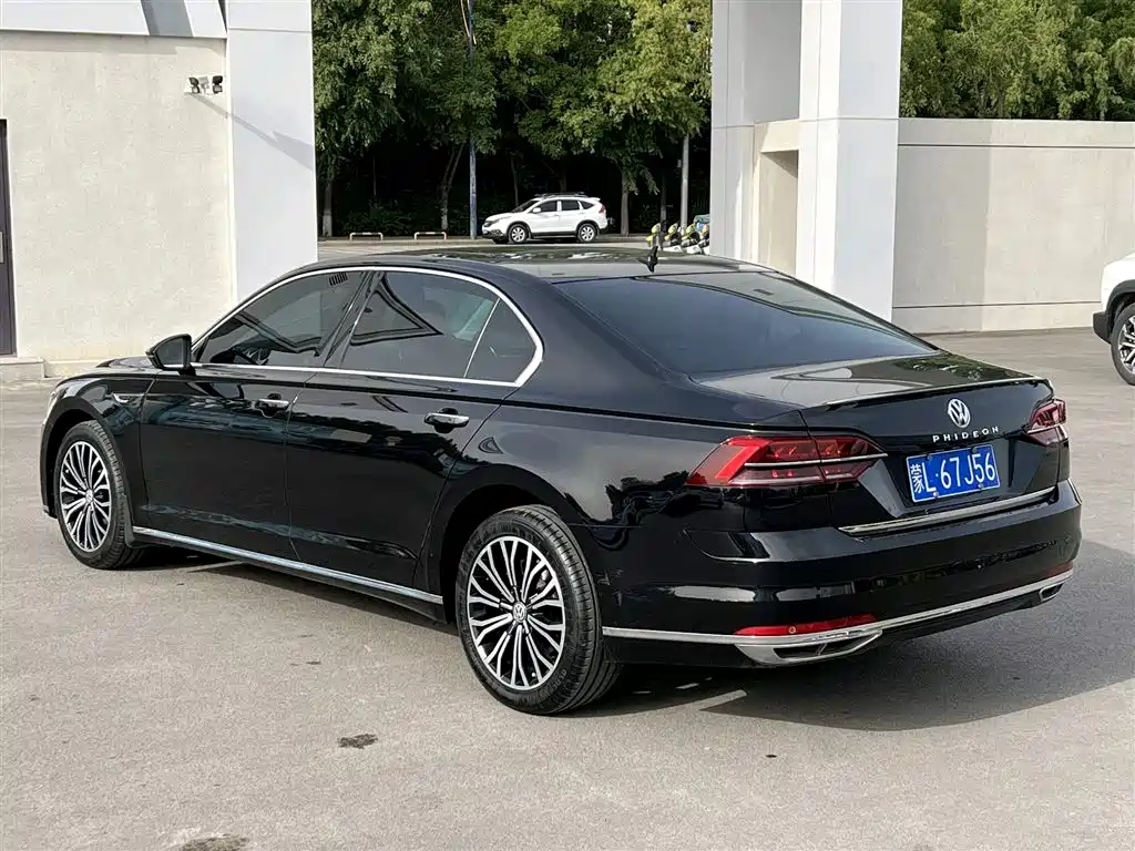 Volkswagen Phideon 2018 Facelift 380TSI FWD Business фото 4