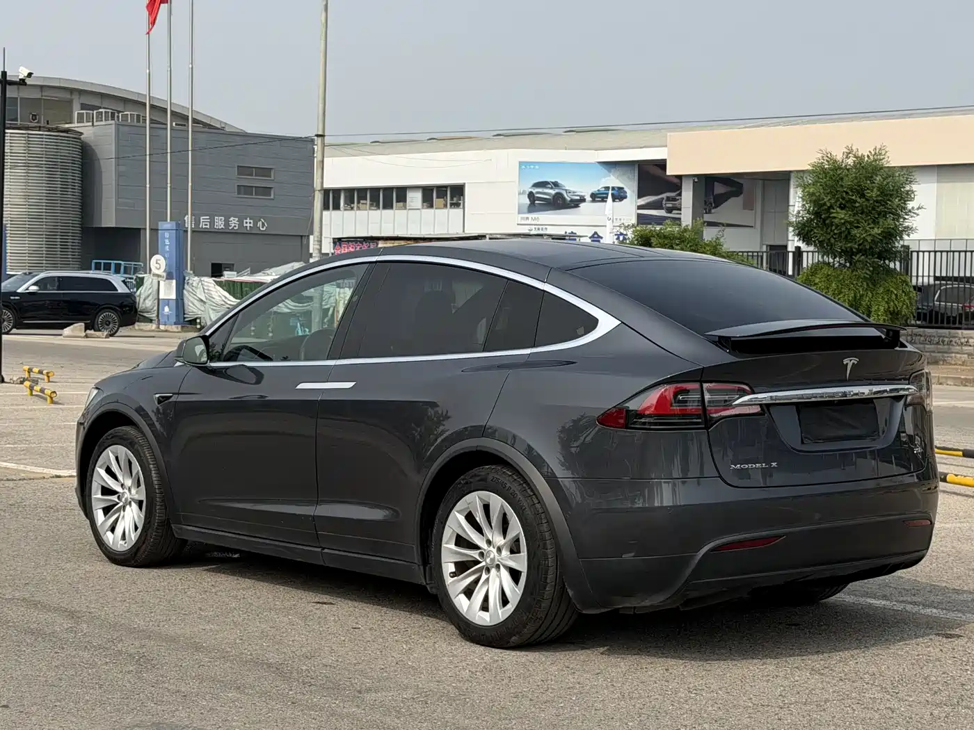 TESLA MODEL X