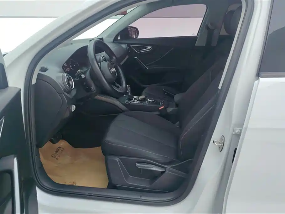 Audi Q2L 2018 35 TFSI Launch Exclusive Edition China VI фото 9