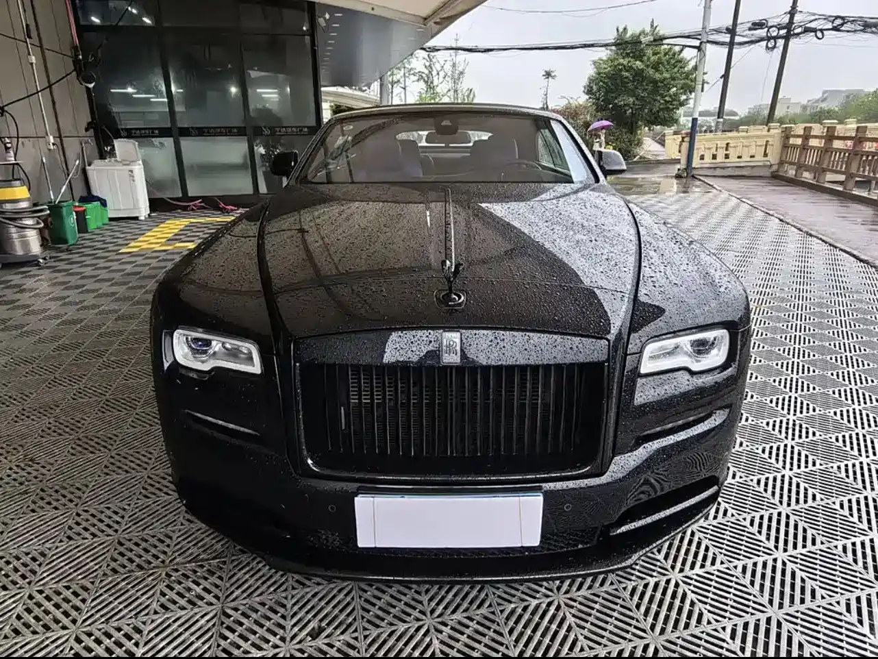 Фото 2 - Rolls-Royce Dawn