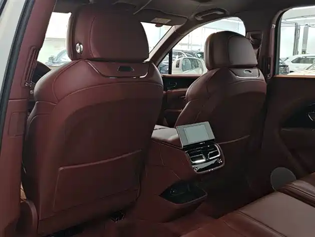 Bentley Bentayga 2024 4.0T V8 Long Wheelbase фото 10