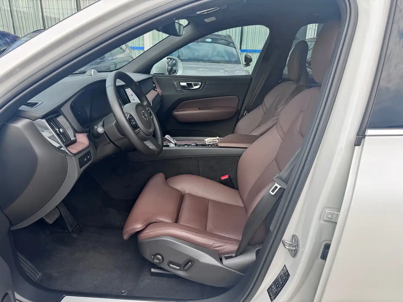 Volvo XC60 Plug-in Hybrid 2024 2024 T8 PHEV Long Range AWD Smart Elite Luxury Edition
