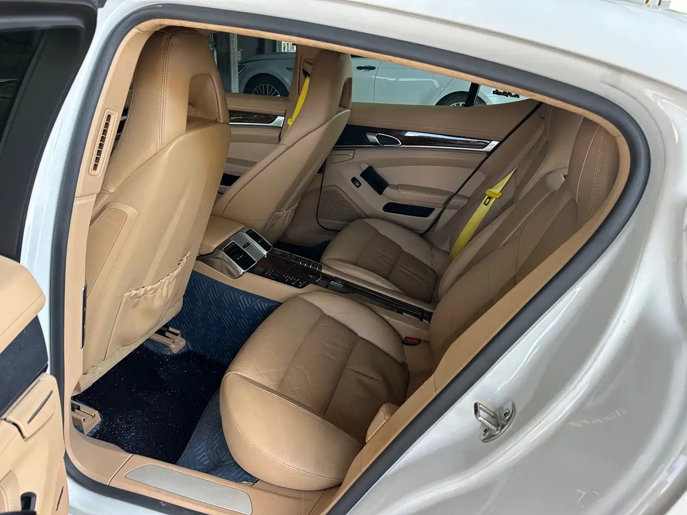 Porsche Panamera 2011 2010 Panamera 4 3.6L