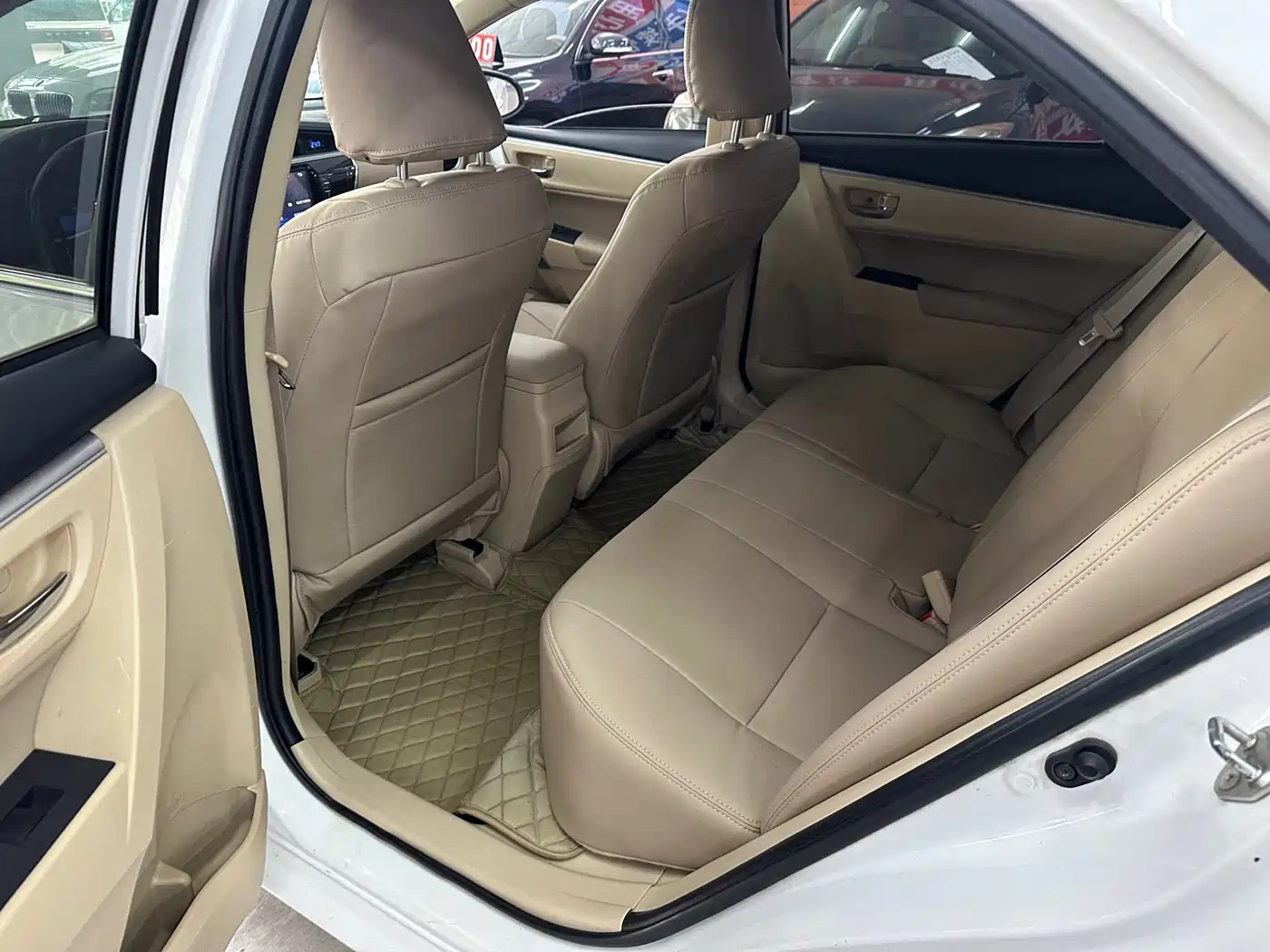 Toyota Corolla 2014 1.6L CVT GL фото 5