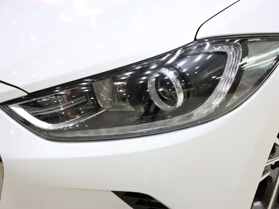 Hyundai Elantra 2016 Model 1.6L Automatic Smart Elite фото 7
