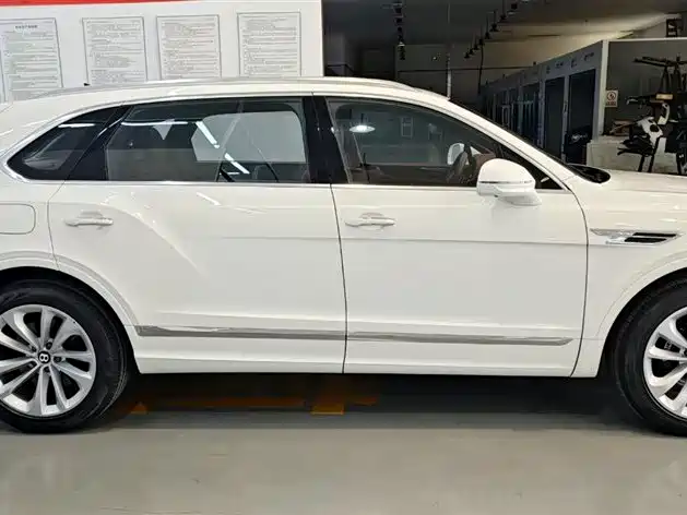 Bentley Bentayga 2024 4.0T V8 Long Wheelbase фото 5