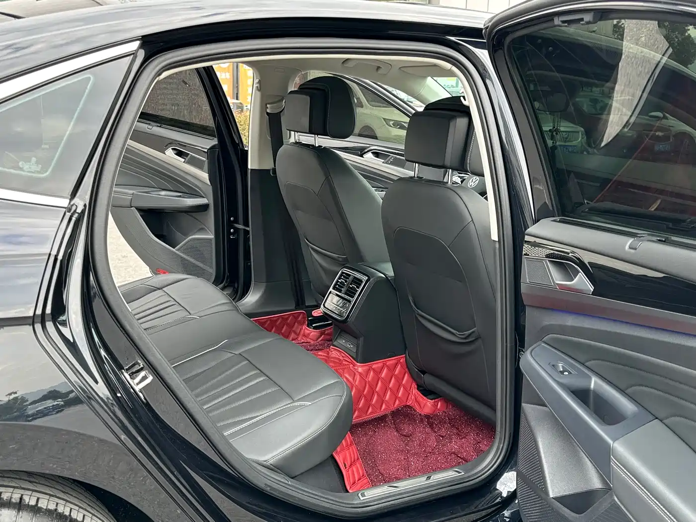 Volkswagen Passat 2024 380TSI Starlight Luxury Edition фото 7