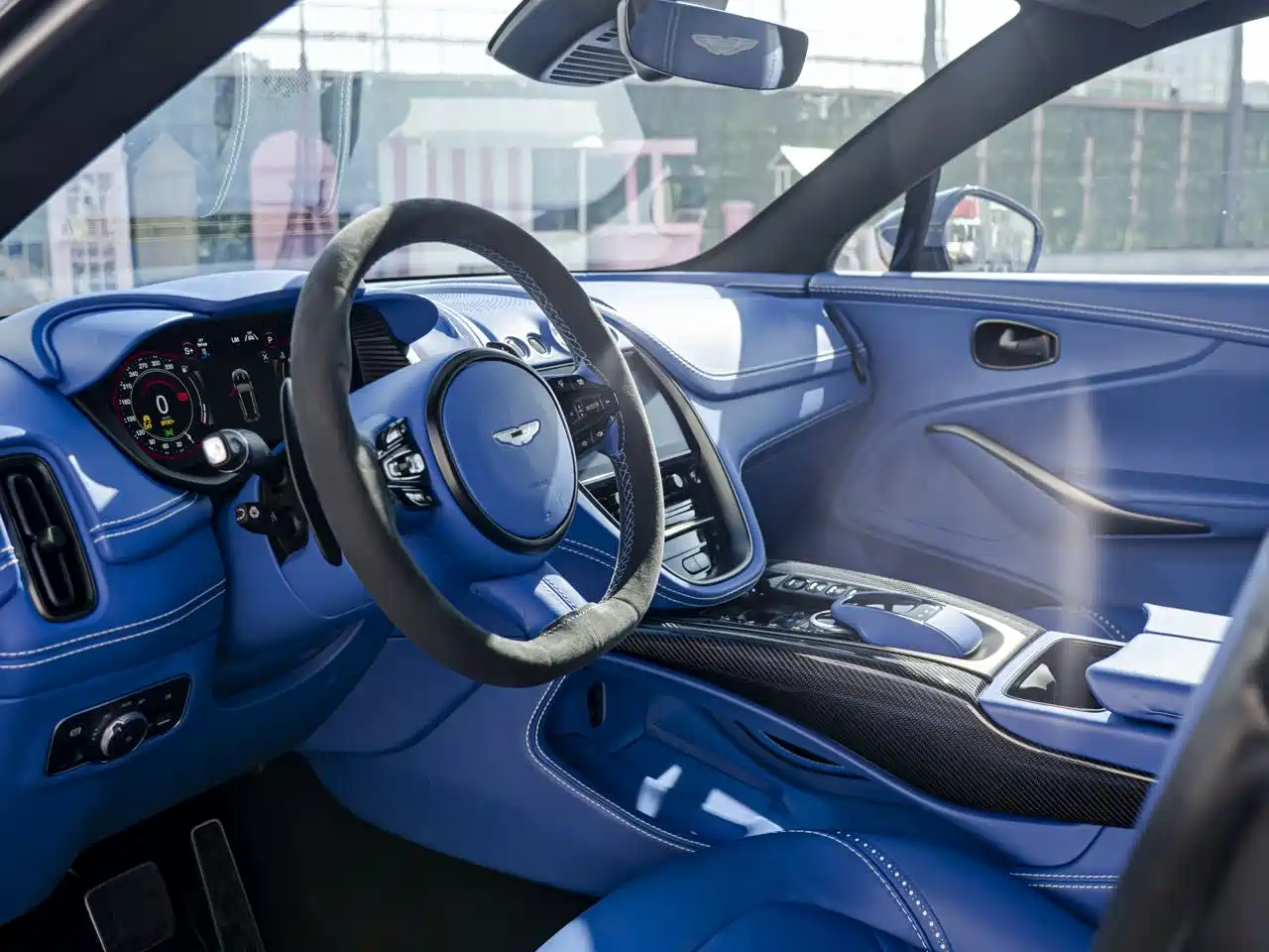 Aston Martin DBX 2021 4.0T V8 Realm of Simplicity фото 7
