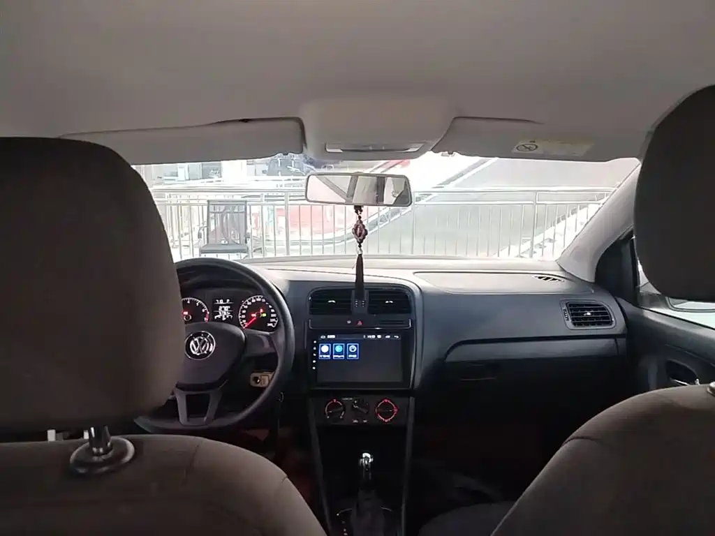 Volkswagen Polo 2016 1.4L Automatic Trend фото 18