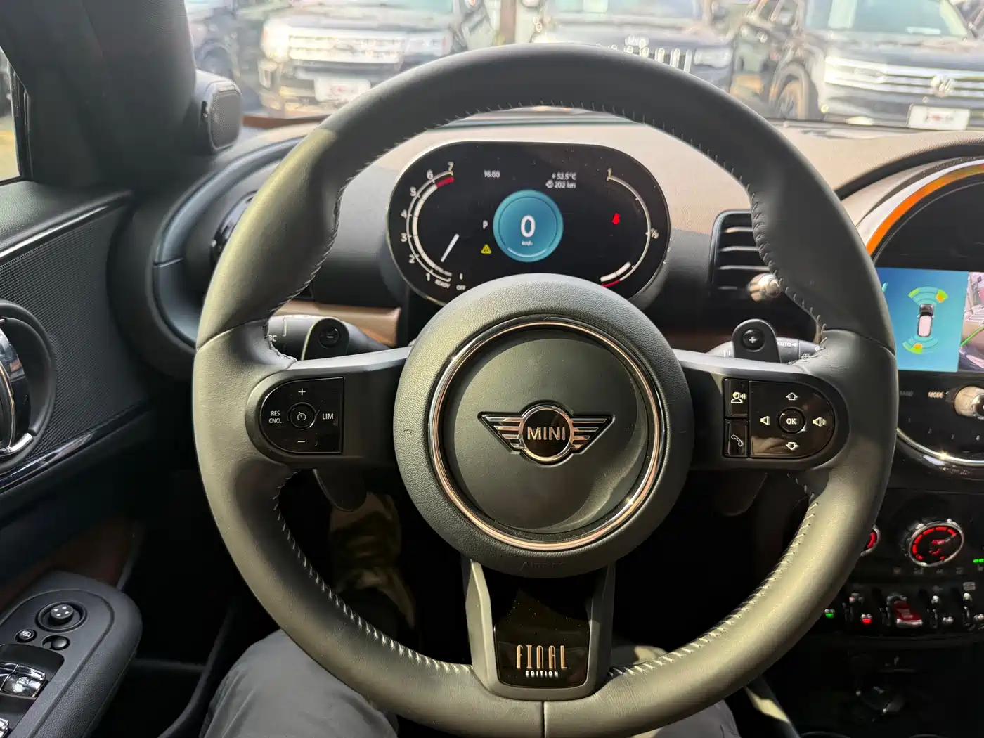 MINI CLUBMAN 2023 Final Edition The Last Gentleman Commemorative Edition фото 16
