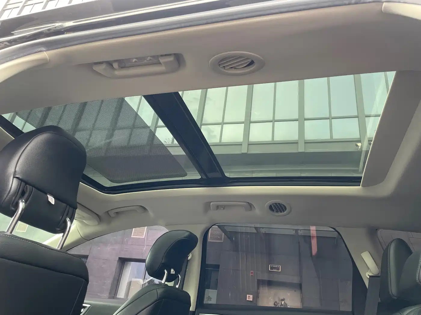 Photo 10 - Ford Edge