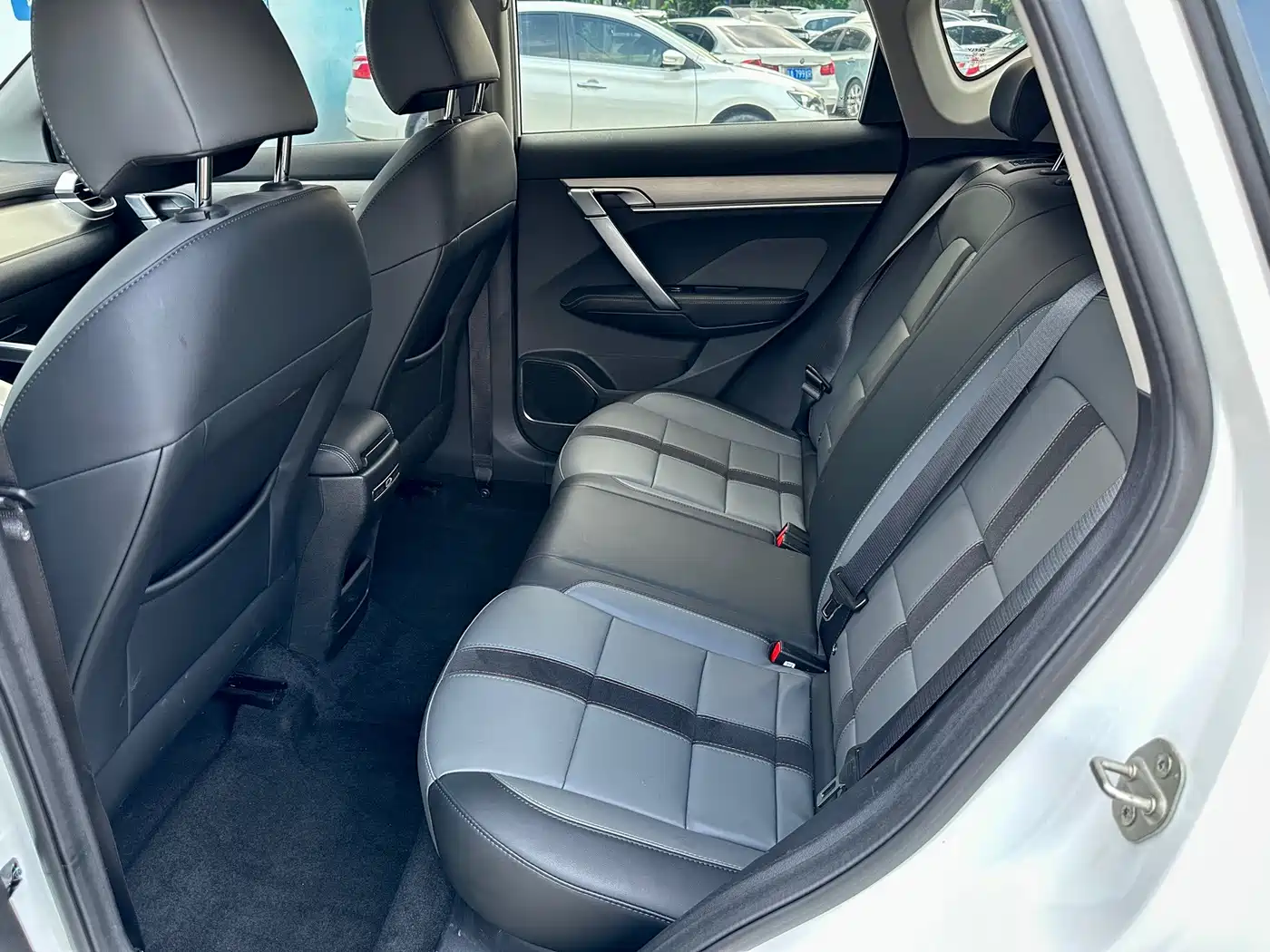 Фото 9 - Geely Coolray