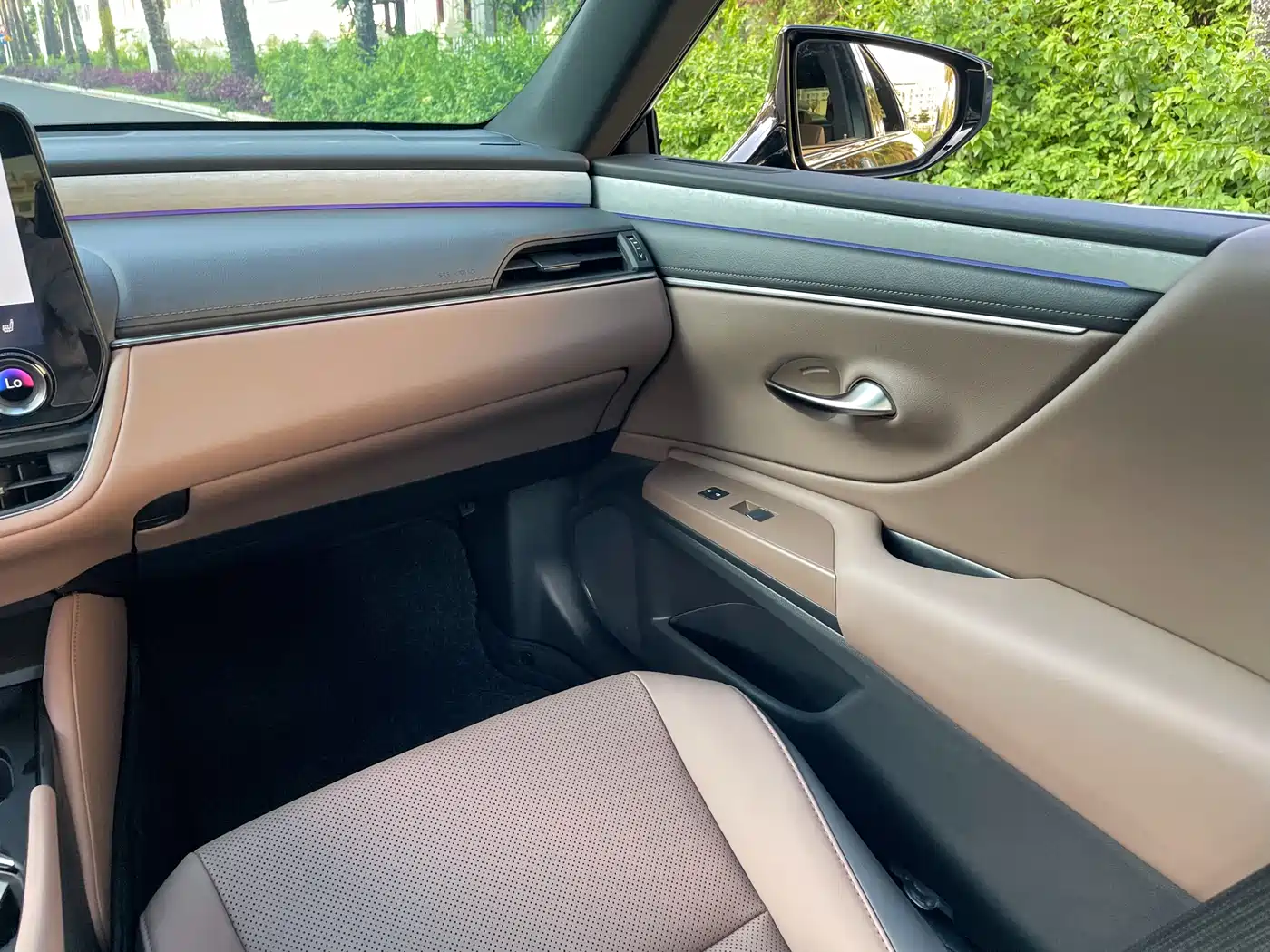 Lexus ES 2025 200 Ultimate Edition фото 16