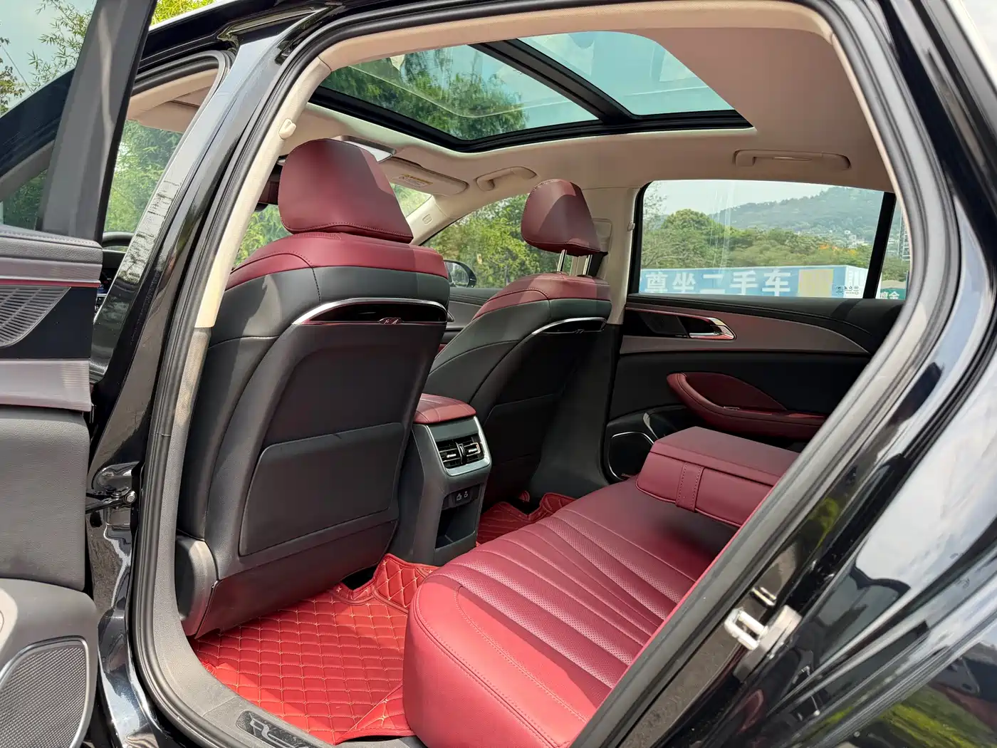 Hongqi H5 2024 2.0T Automatic Smart Connect Flag Smooth Edition фото 13