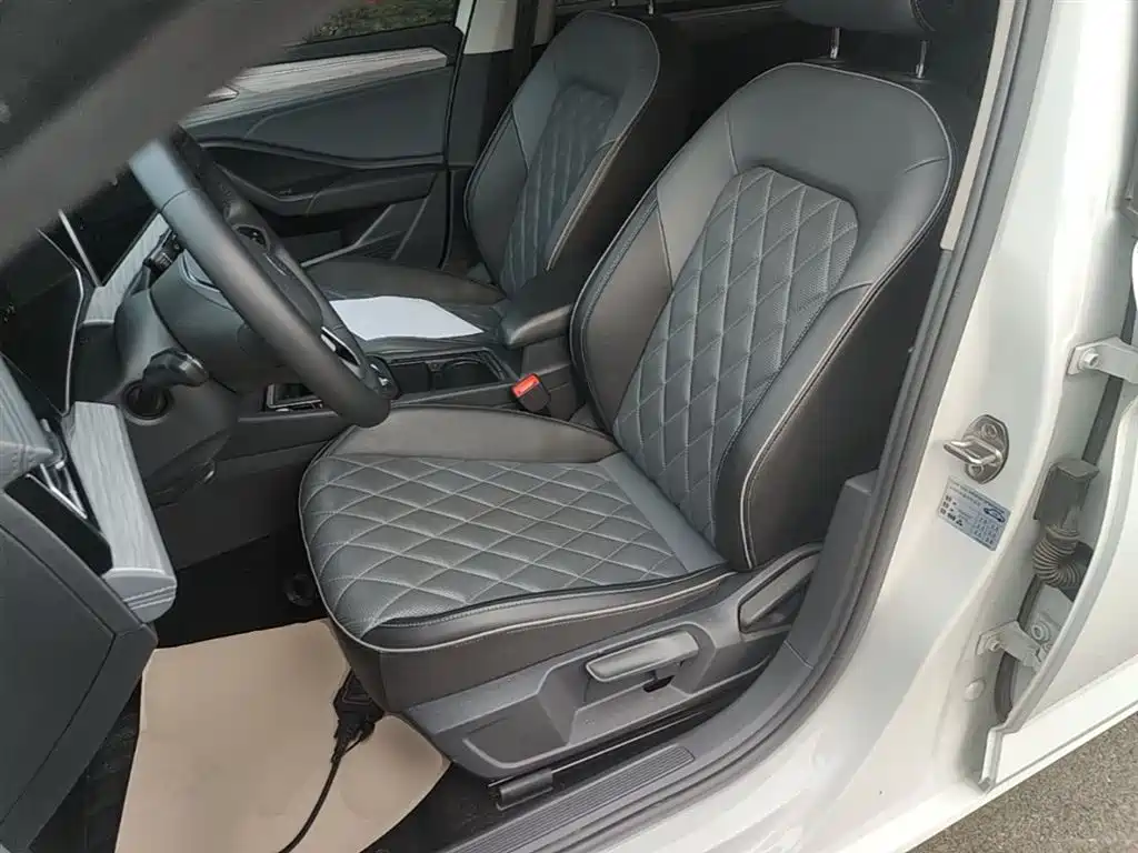 Volkswagen Sagitar 2023 300TSI DSG Surpassing Edition фото 15