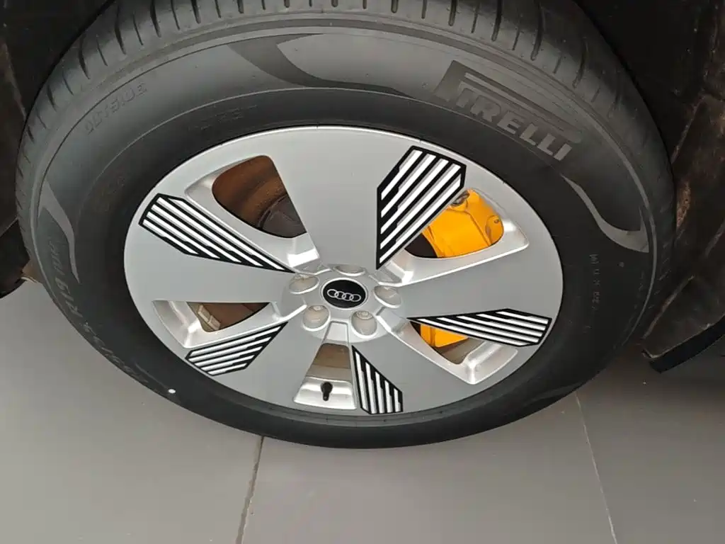Audi e-tron 2026 2021 50 quattro Luxury