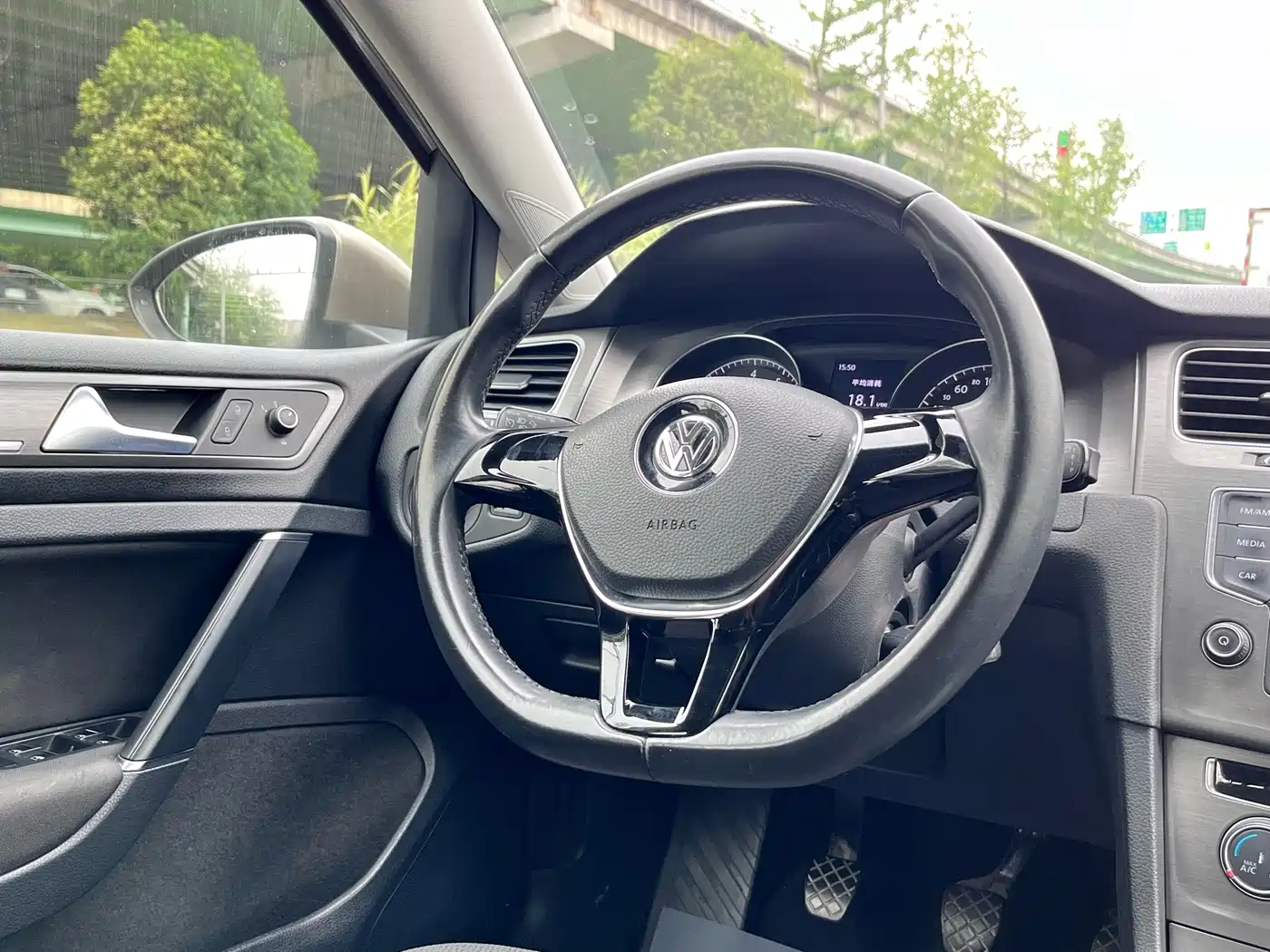 Volkswagen Golf 2016 230TSI Manual Comfort фото 12