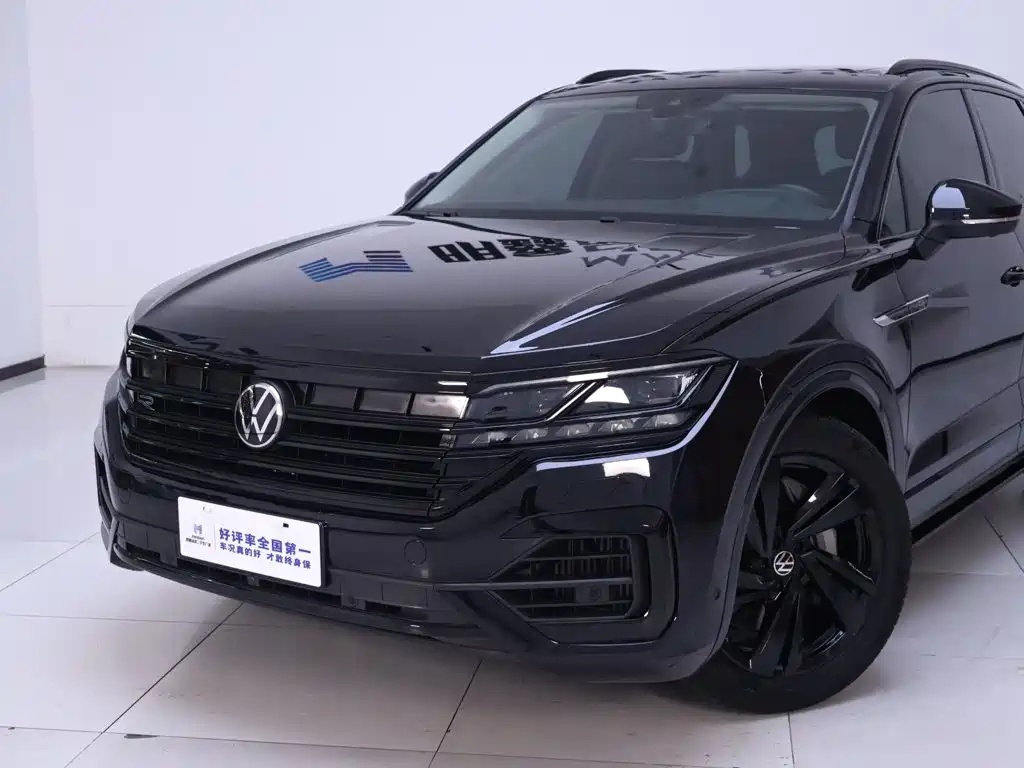 Фото 3 - Volkswagen Touareg