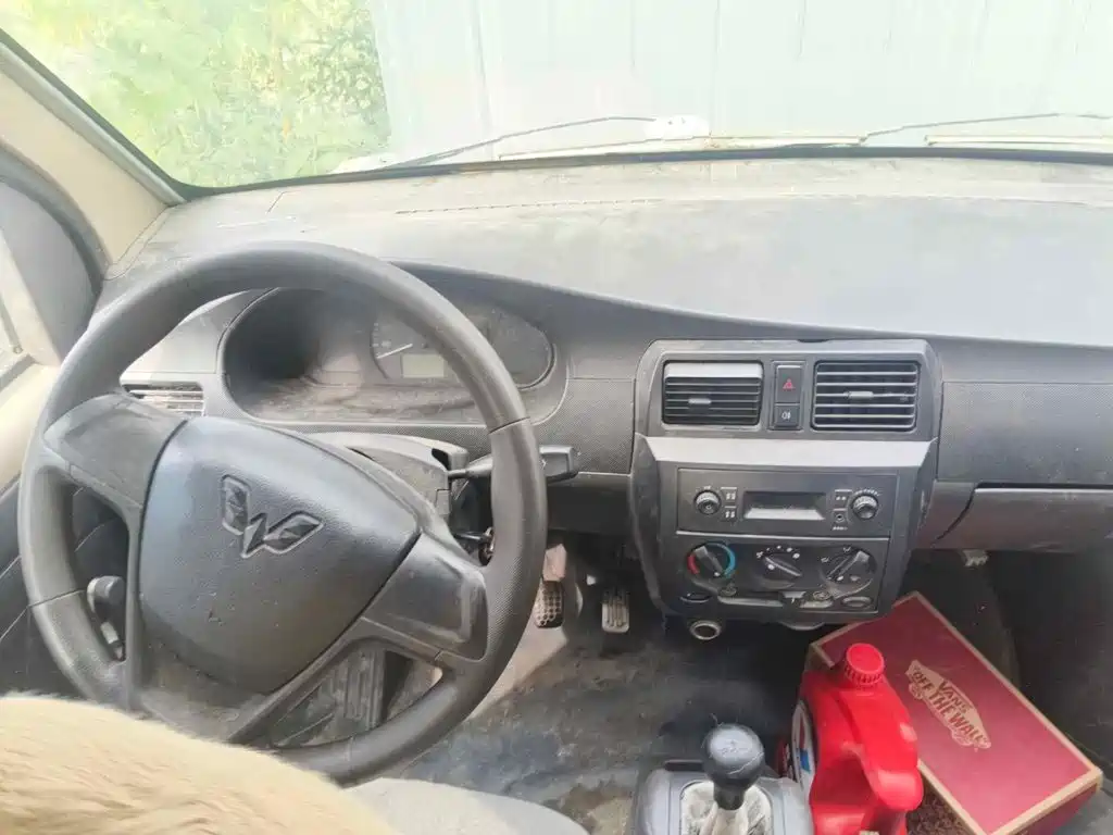 Wuling Motors Wuling Rongguang 2015 2011 1.2L Base Model