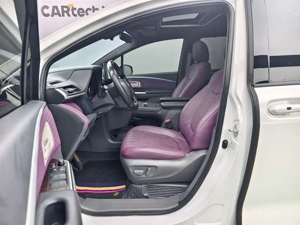 Toyota Sienna 2024 2.5L Hybrid Comfort Edition фото 13