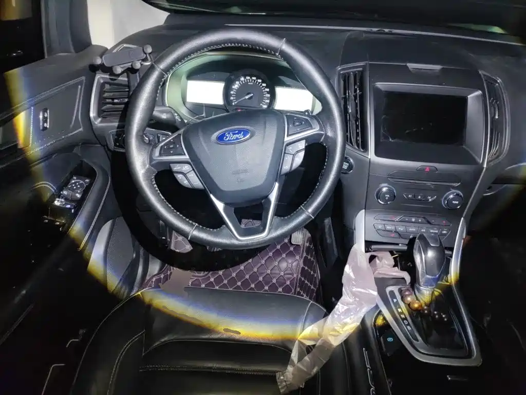 Фото 6 - Ford Edge