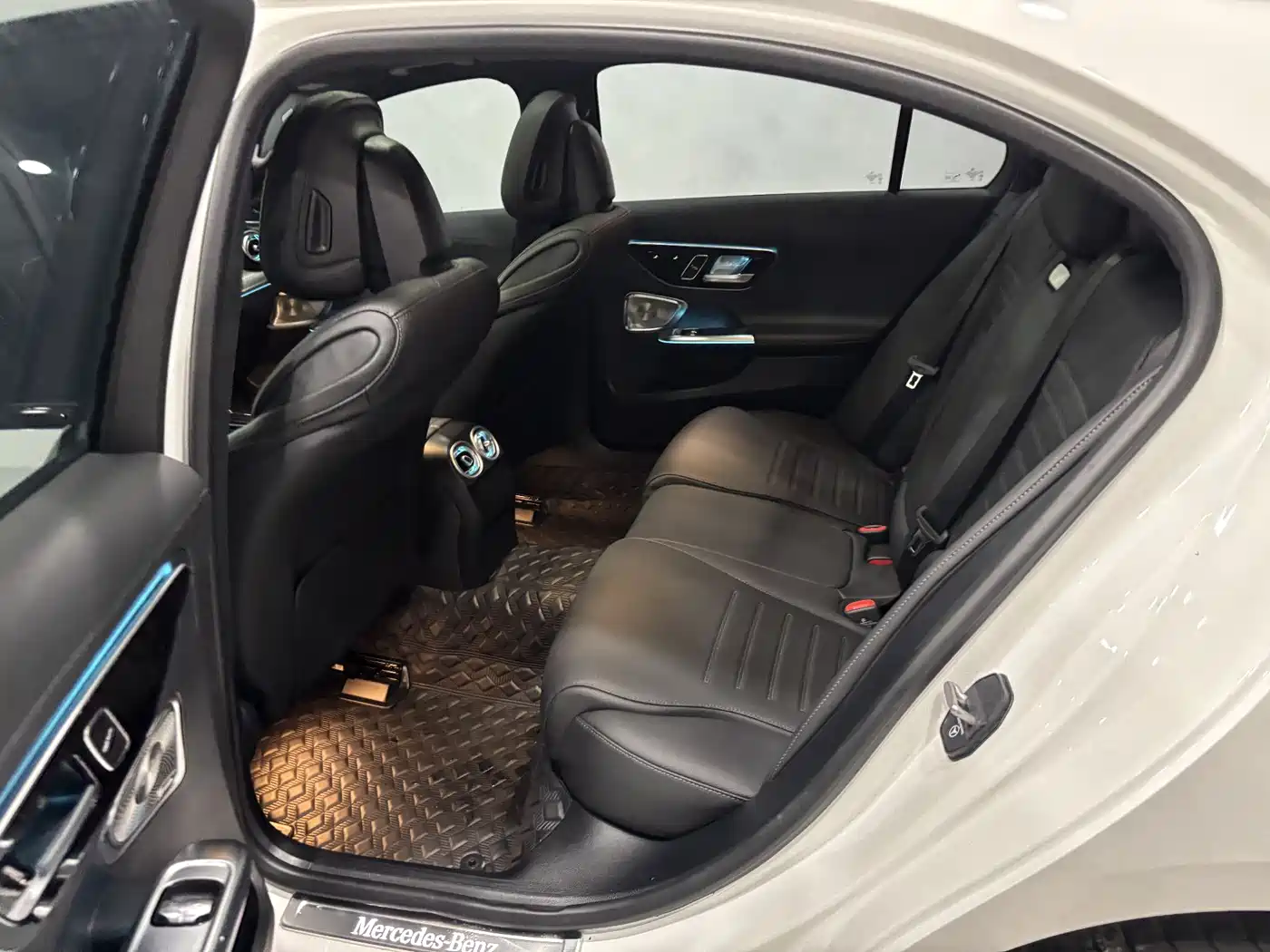 Mercedes-Benz C-Class 2025 Facelift C 260 L Night Sport Edition фото 23