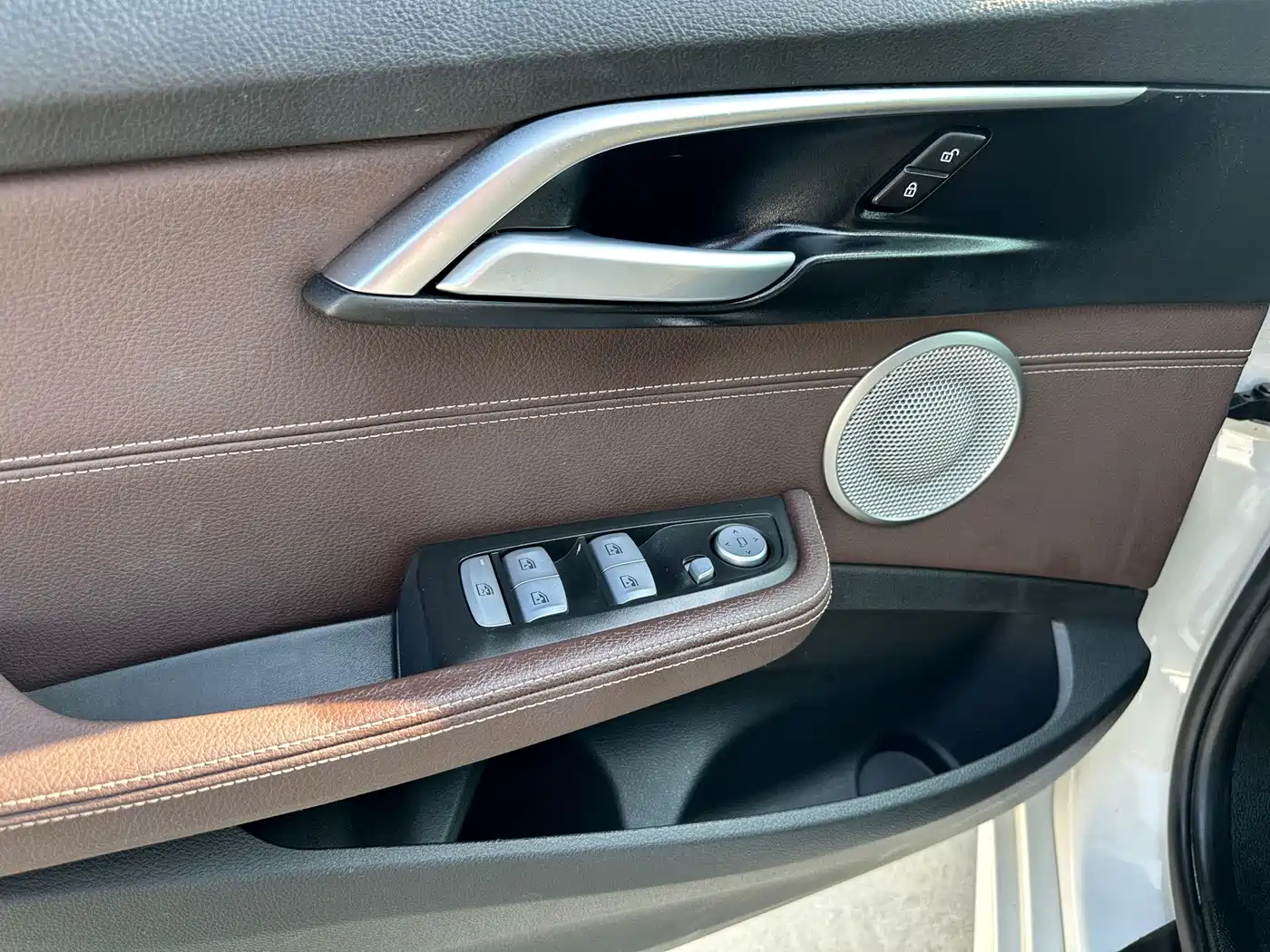 BMW 1 Series 2022 120i M Sport Shadow Edition фото 4