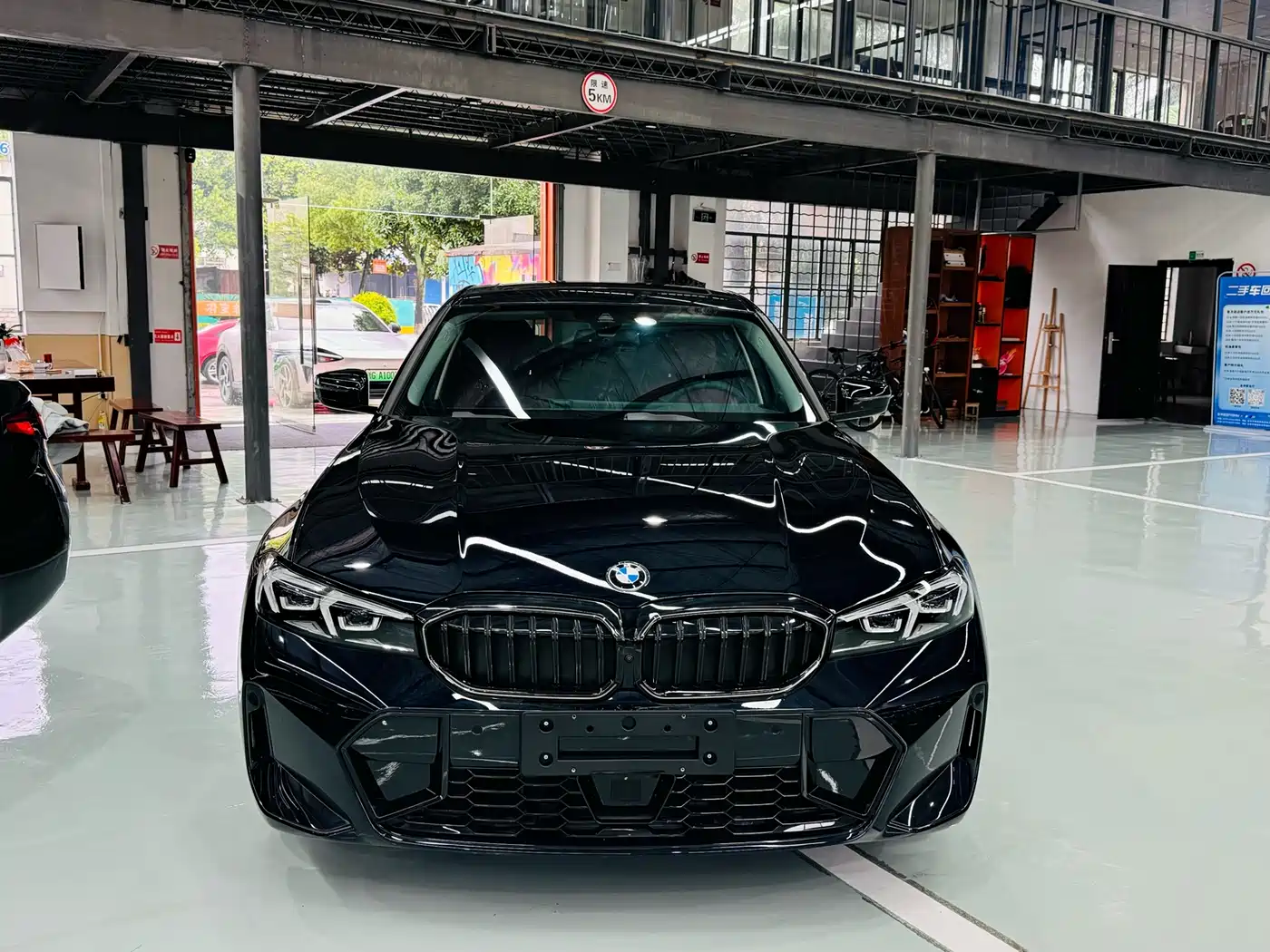 BMW 3 Series 2025 330Li M Sport Night Edition фото 2