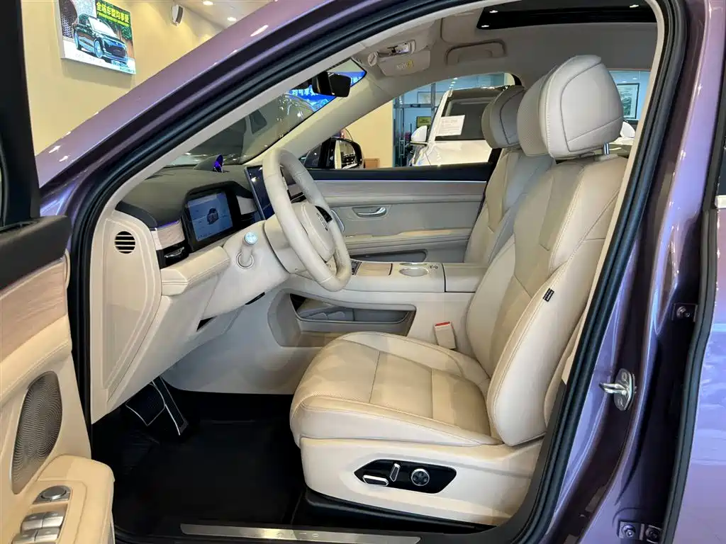 AITO Wenjie AITO M5 2025 Extended Range Ultra AWD фото 16