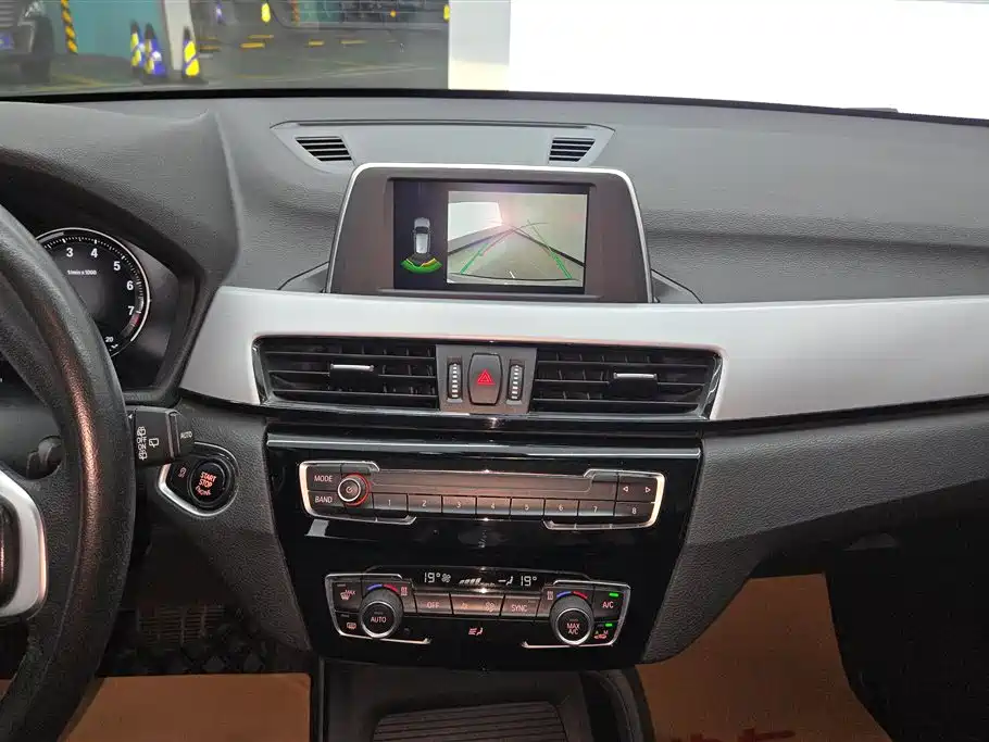 BMW X1 2019 sDrive20Li Leading Model фото 13