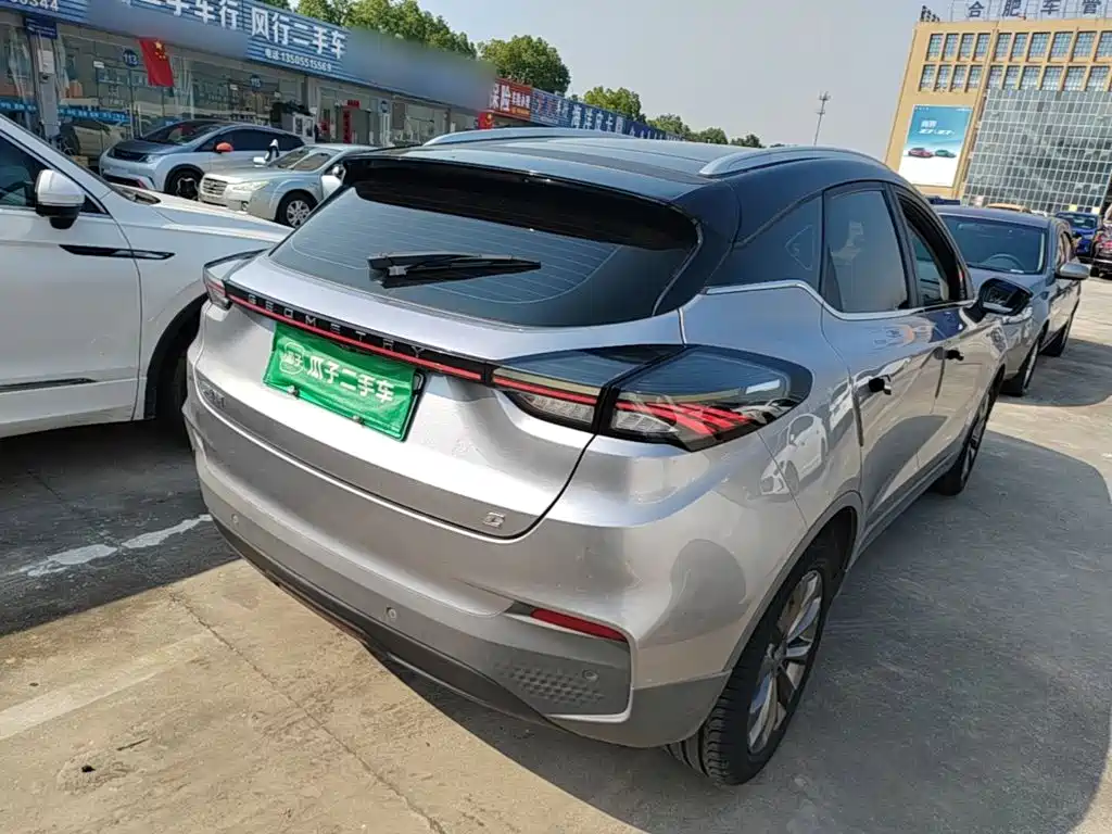 Фото 7 - Geely Geometry C