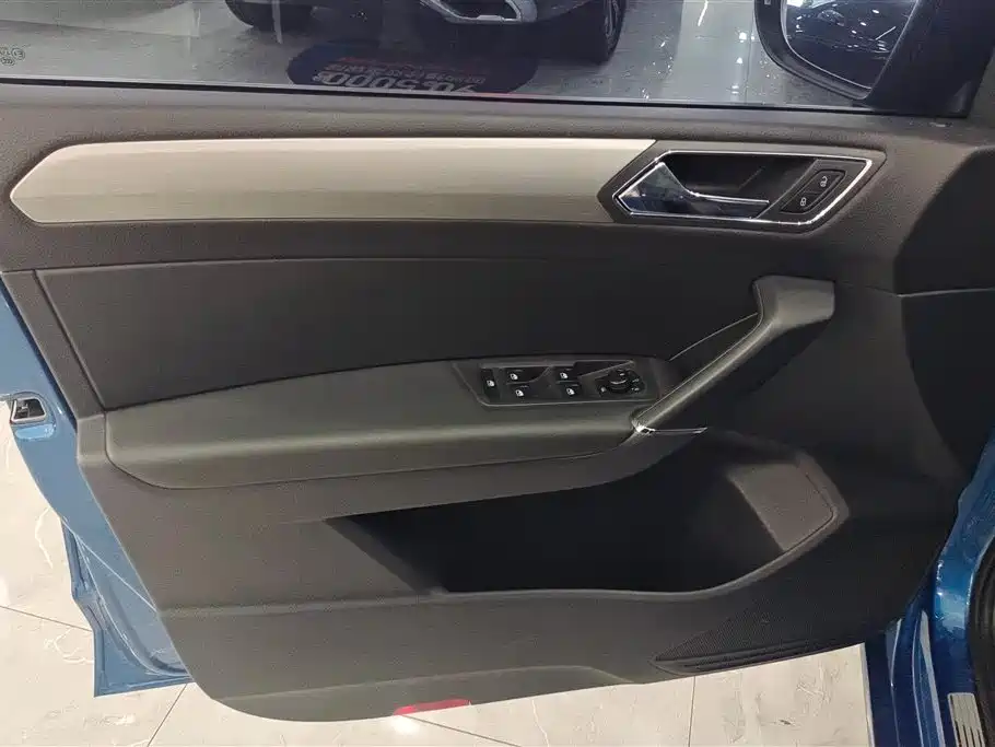 Volkswagen Touran 2018 Touran L 280TSI DSG Comfort Edition 7-seater China VI фото 7