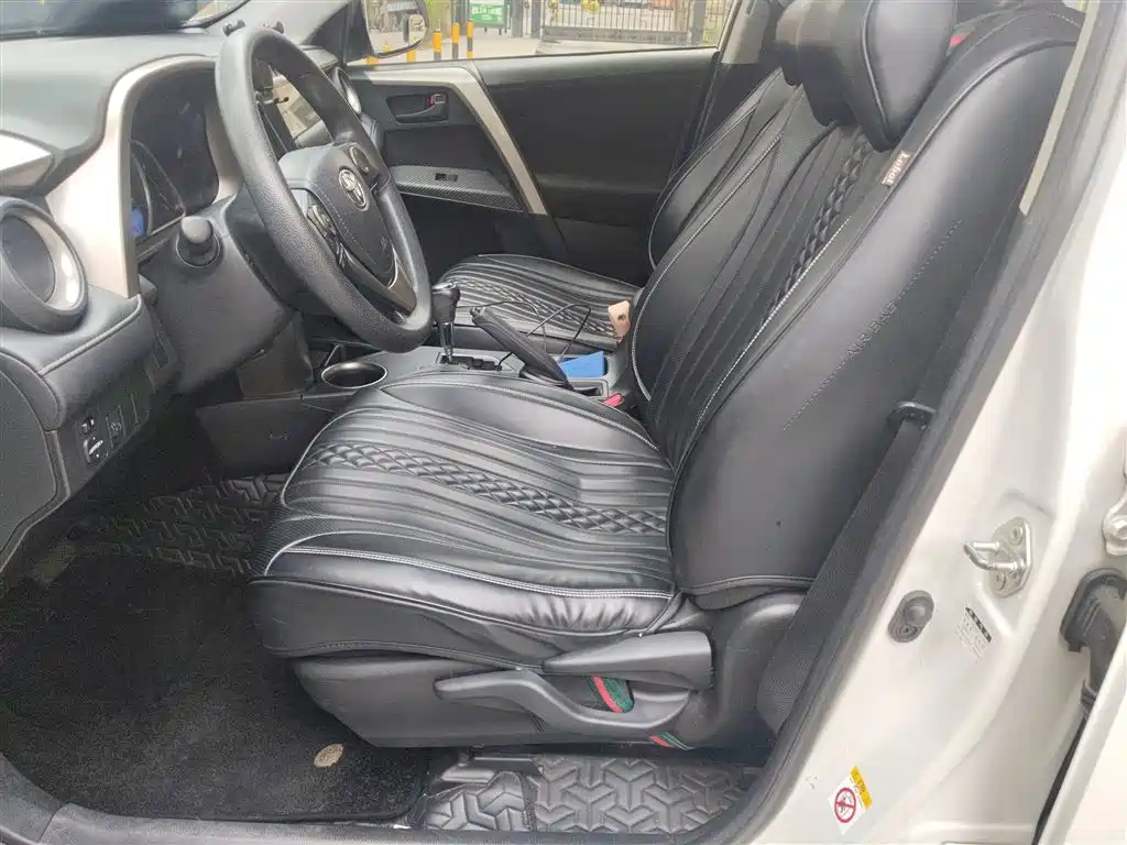 Toyota RAV4 Rongfang 2015 2.0L CVT 2WD Trend Edition фото 8