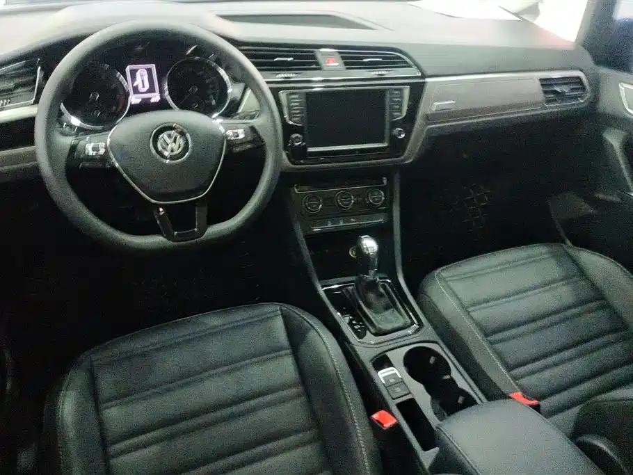 Volkswagen Touran 2018 Touran L 280TSI DSG Comfort Edition 7-seater China VI фото 12