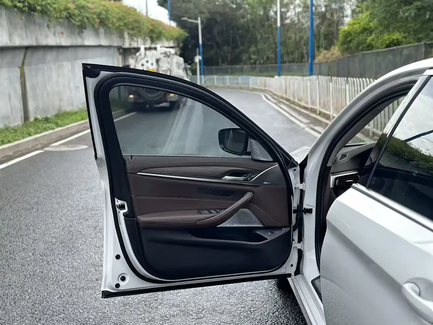 BMW 5 Series 2023 530Li Leading Luxury Package фото 16
