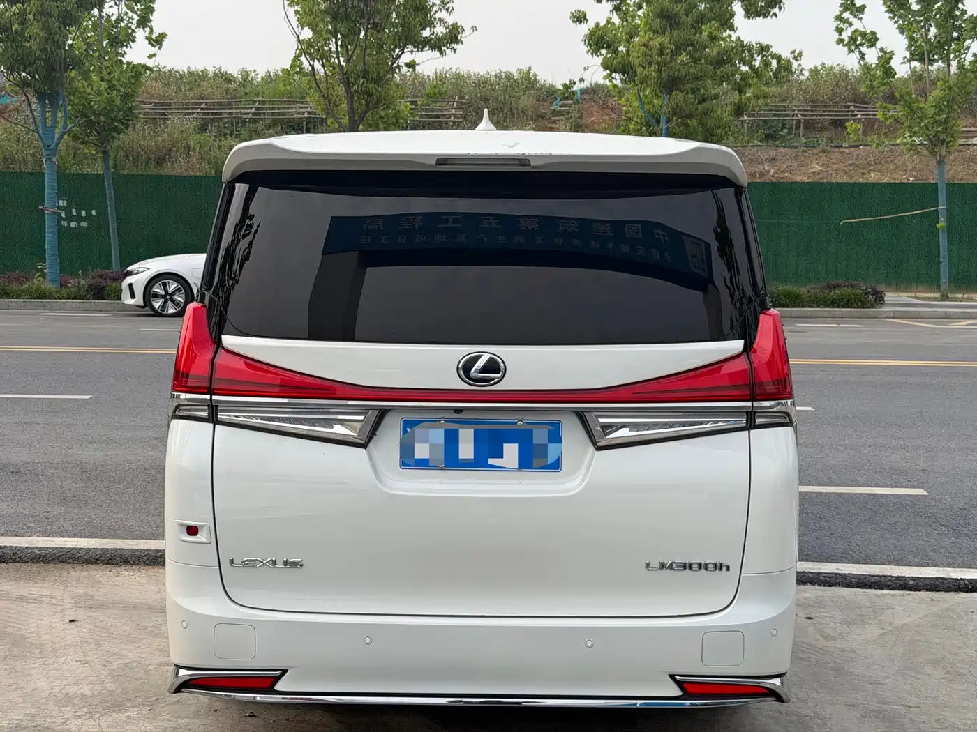 Lexus LM 2020 300h 4-Seat Imperial Edition фото 10