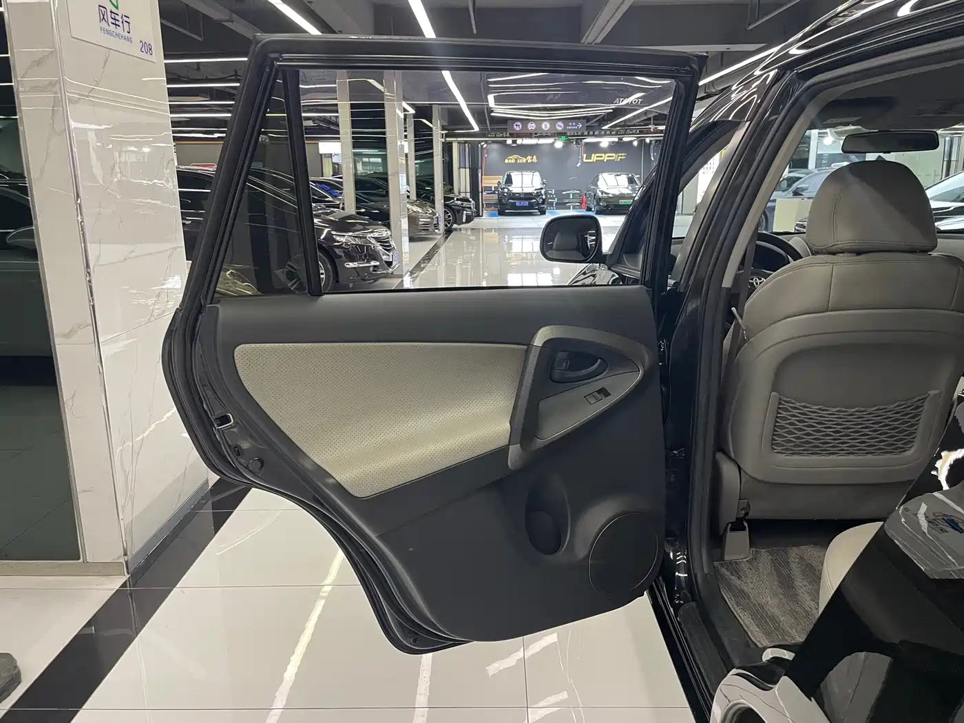 Toyota RAV4 Rongfang 2009 2.0L Automatic Classic Edition фото 32