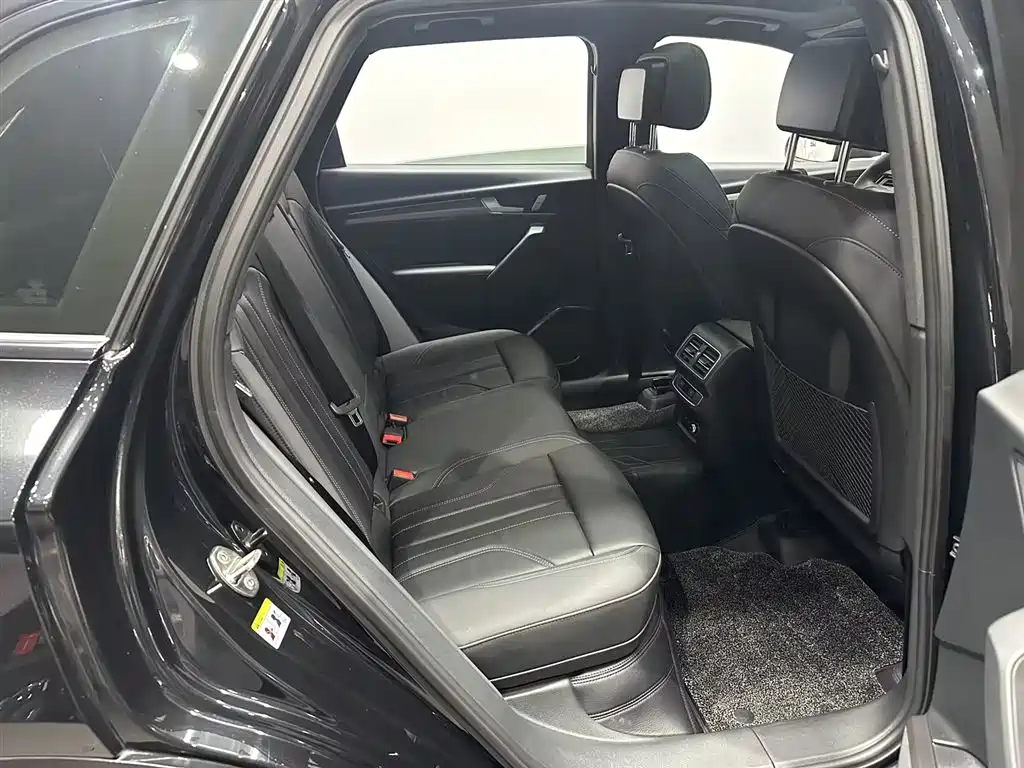 Audi Q5L 2024 Model 40 TFSI Luxury Dynamic фото 7