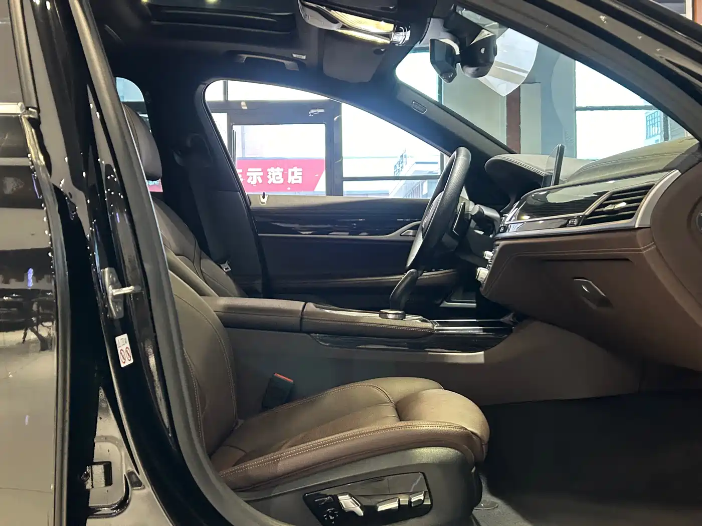 BMW 7 Series 2018 730Li Leading Type M Sport Package фото 26