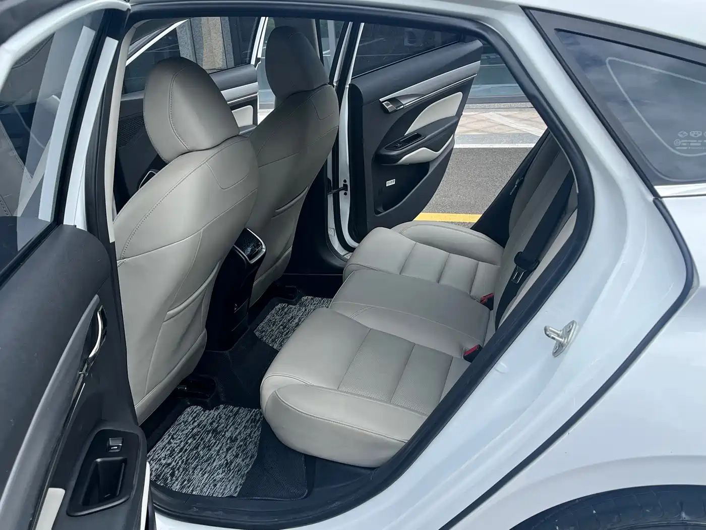 Фото 9 - Geely Binrui