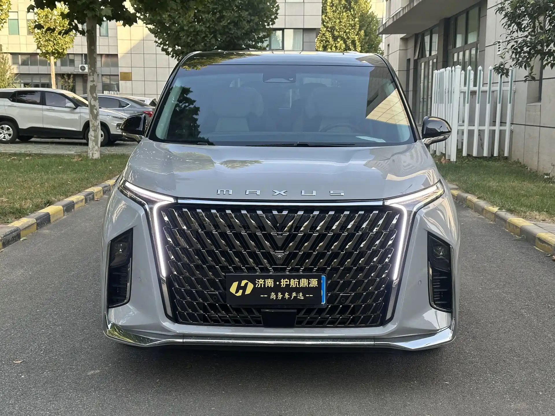 Фото 2 - Maxus Maxus G90