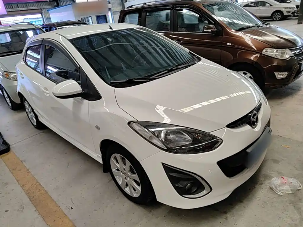 Фото 4 - Mazda 2