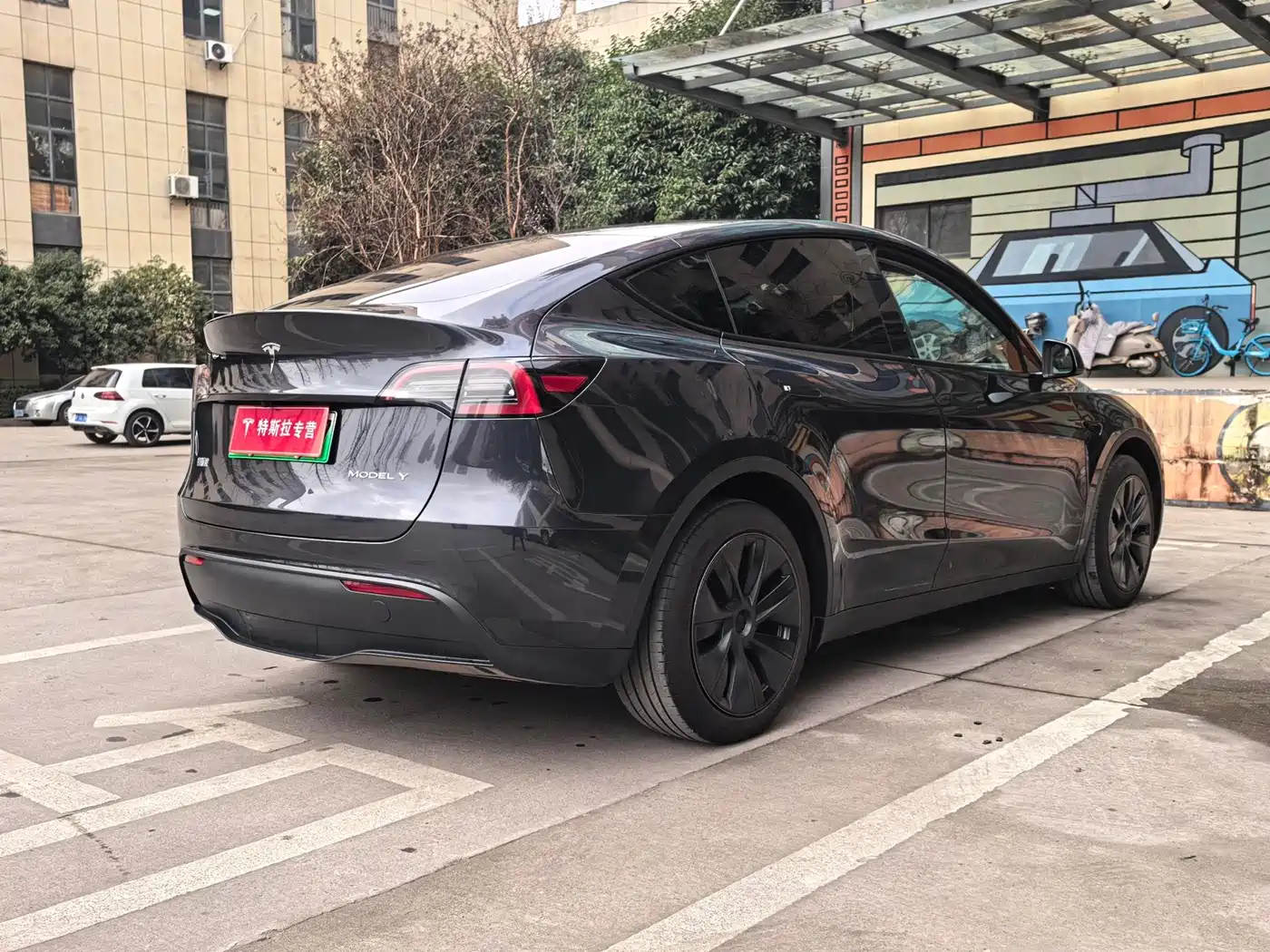 TESLA MODEL Y