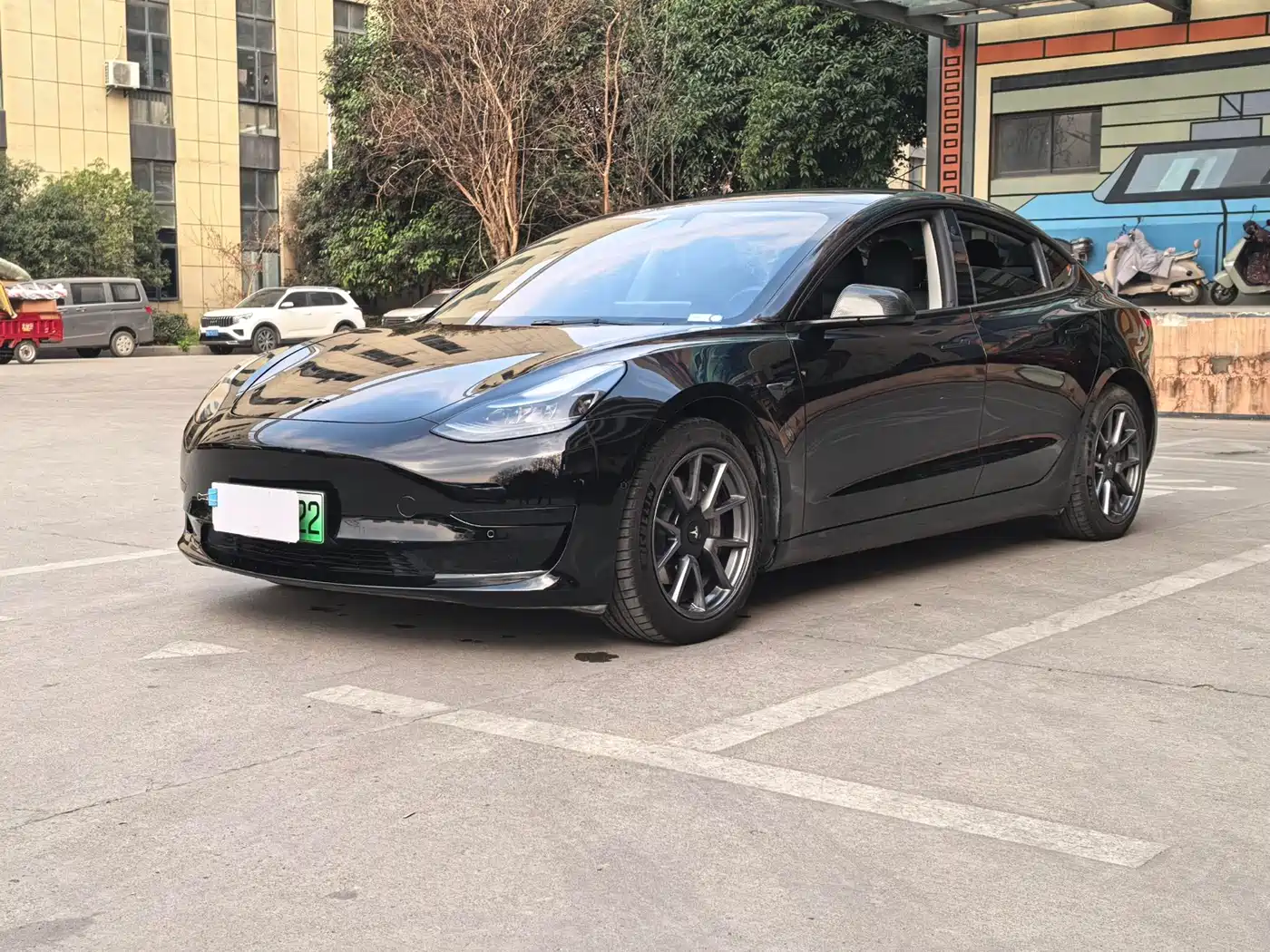 TESLA MODEL 3