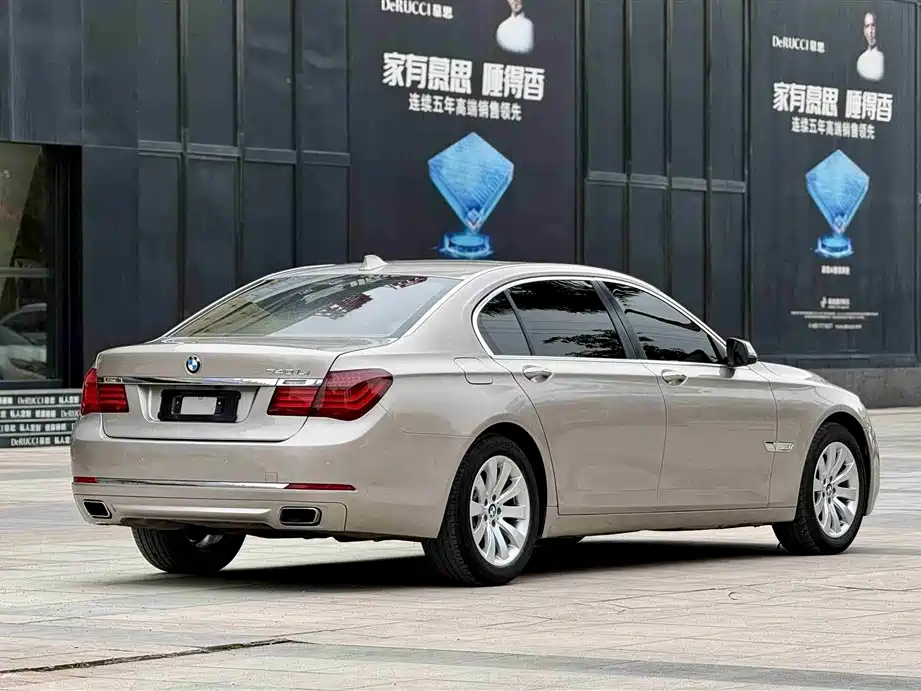 BMW 7 Series 2013 Model 740Li Leading фото 3