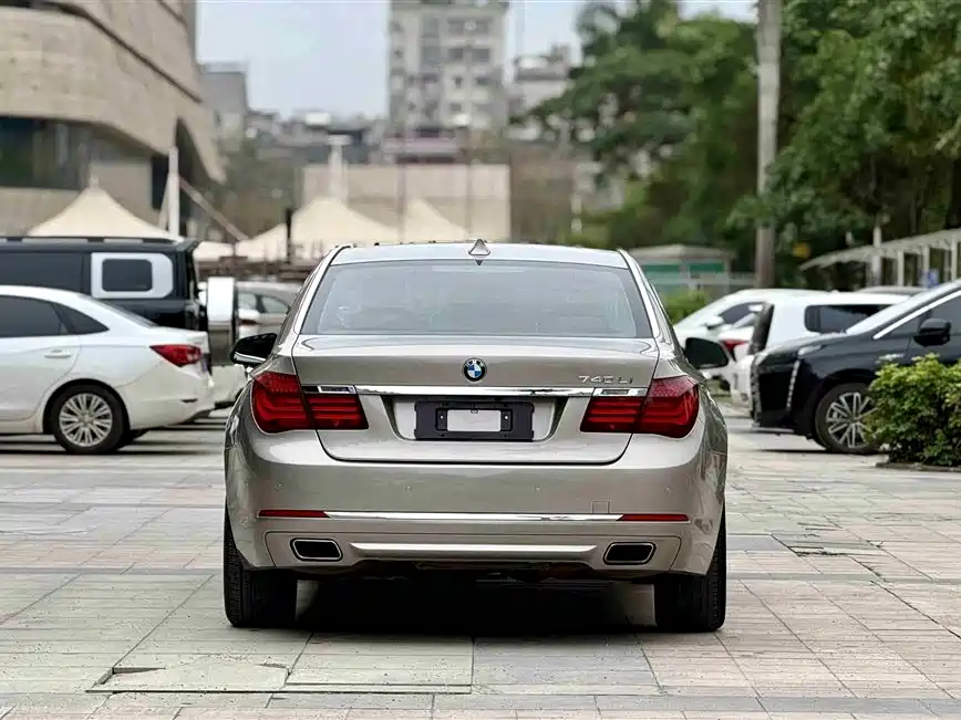 BMW 7 Series 2013 Model 740Li Leading фото 4