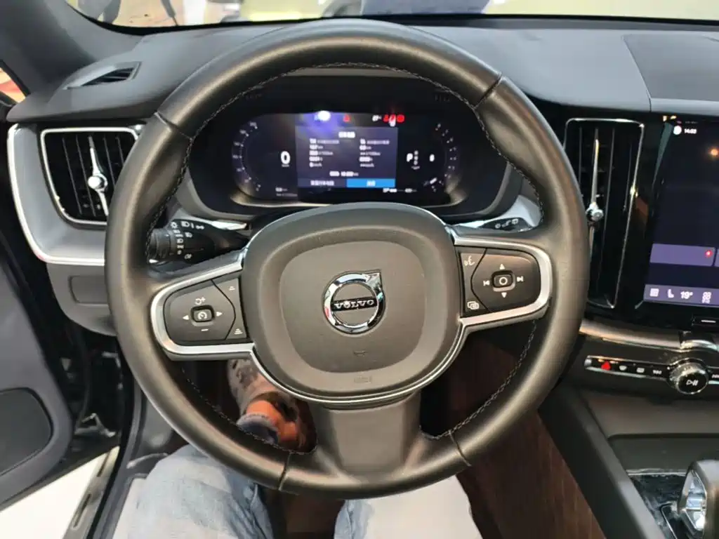 Volvo XC60 2025 2025 B5 AWD Smart Luxury Edition