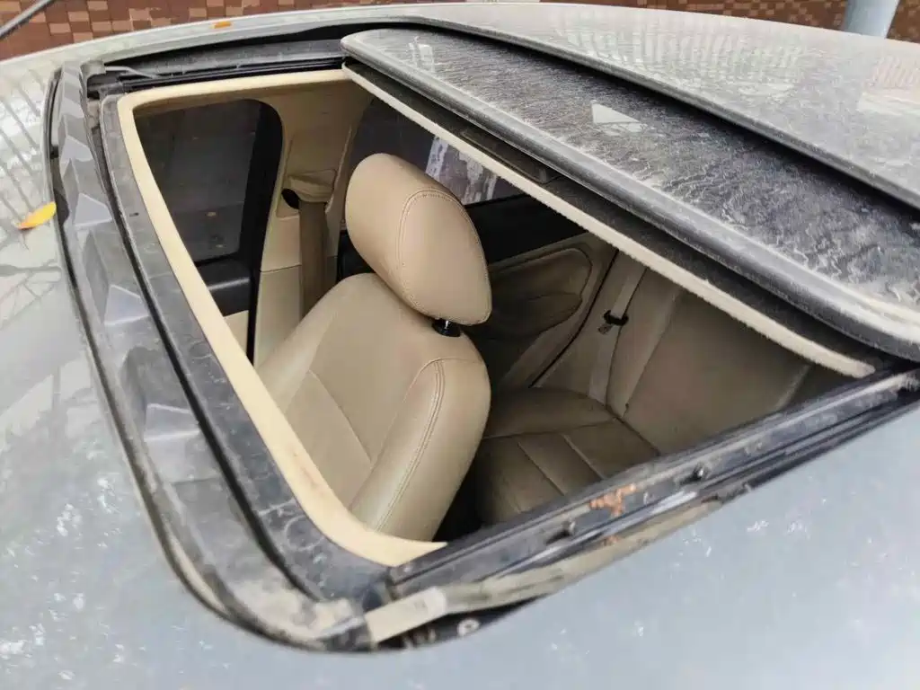 Ford Focus 2010 2011 Hatchback 1.8L Automatic Fashion
